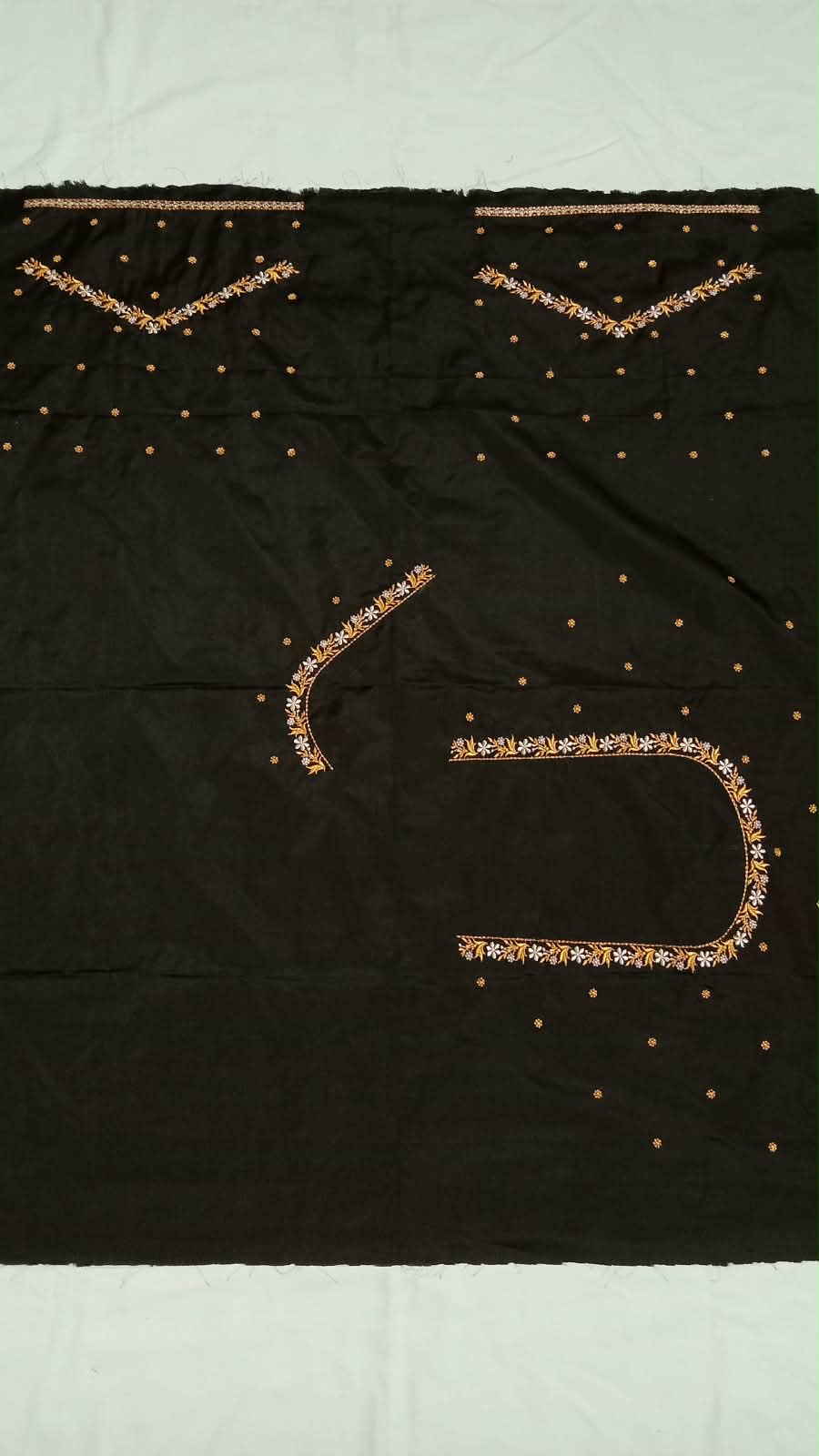 ROUND NECk BLOUSE DESIGN 5